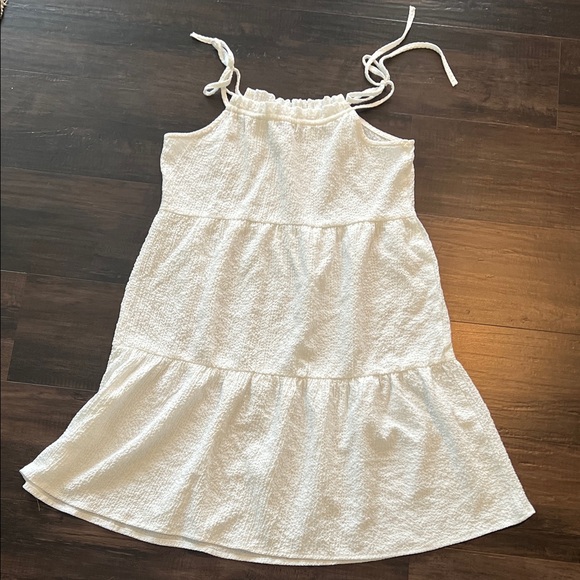 Elegant White Midi Dress - Picture 3 of 3